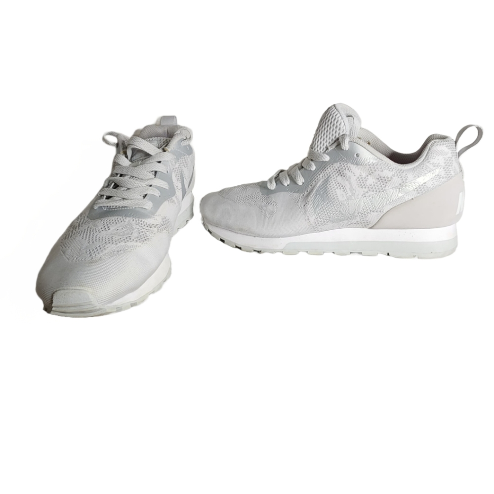 Nike Women's MD Runner Pure Platinum size 8.5